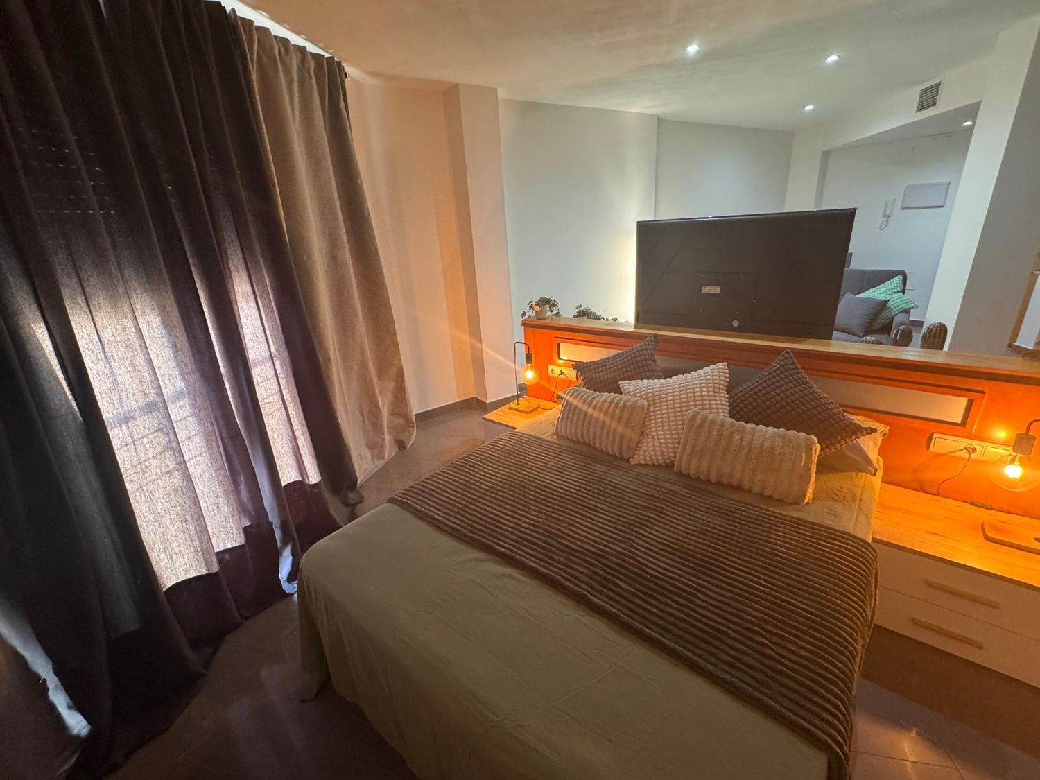 Estudio en calle de Torres i Amat, 13 - Foto 1