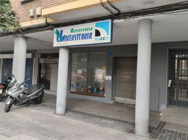 Local comercial en  Calle Rafael Salgado 30 - Foto 1