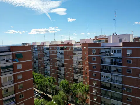 Piso en calle de La Bañeza, 2