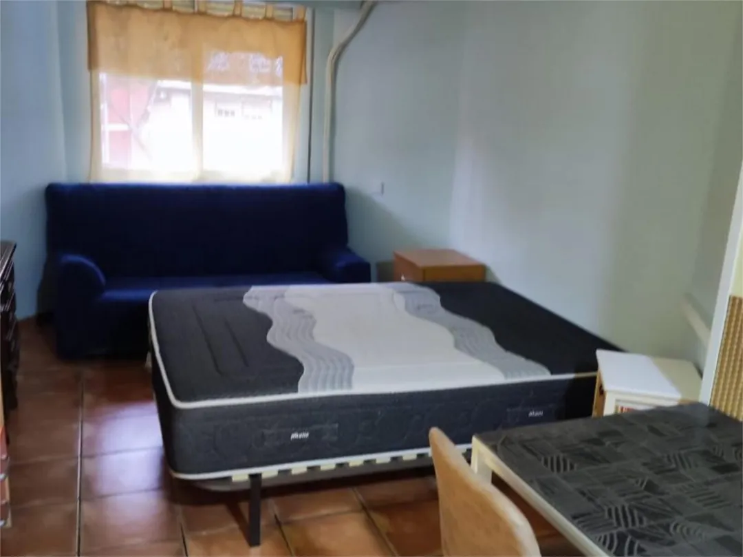 Estudio en  Calle Sebastián de la Plaza 2 - Foto 2