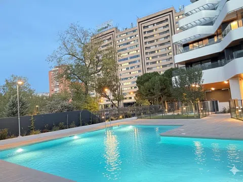 Piso en calle de Juan Esplandiú, 21