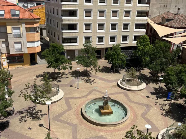 Piso en Calle Gutiérrez Mellado, 1 - Foto 1