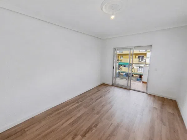 Piso en Reyes Católicos