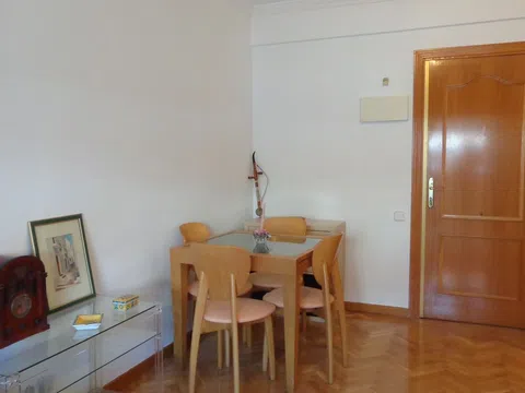 Piso en calle de Coslada, 3