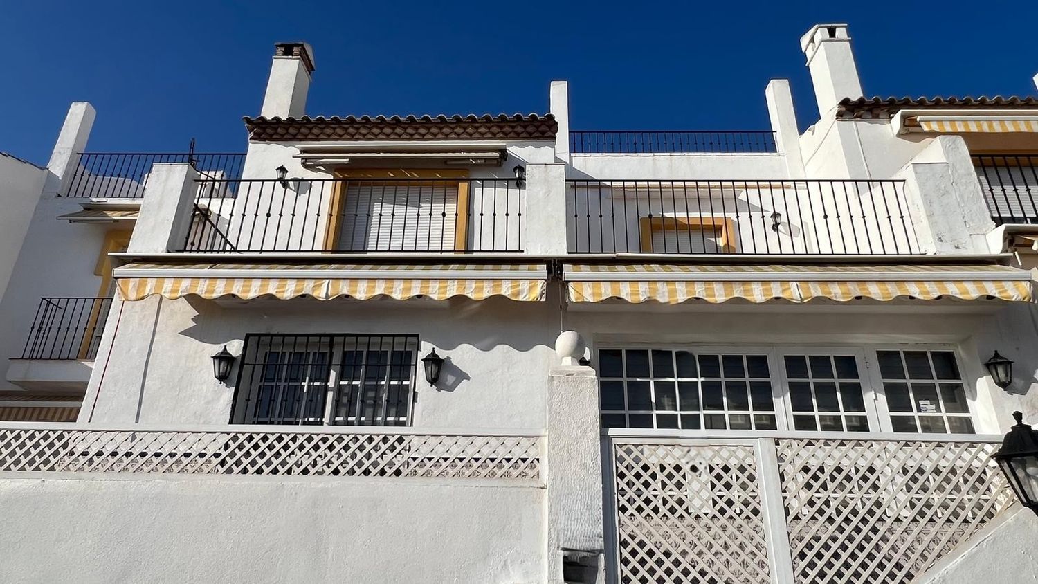 Chalet adosado en calle Frankfurt, 31 - Foto 1