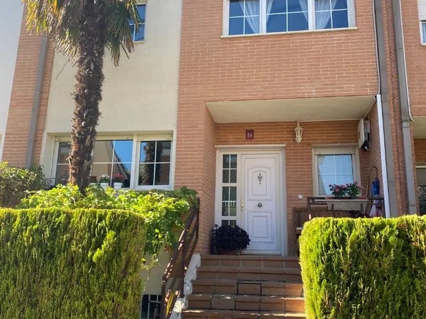 Chalet adosado en avenida de Gaudí, 2