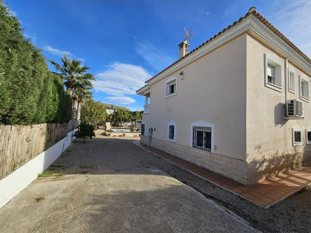 Chalet en  Carrer de la Limonita 9 - Foto 2