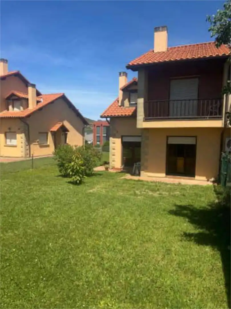 Casa adosada en Barrio las casucas E 14 - Foto 2