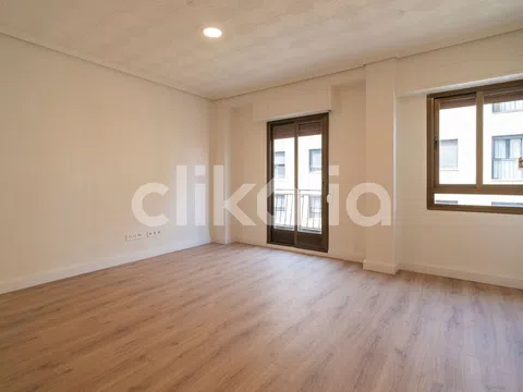 Piso en calle de la Serra d'Agullent - Foto 1