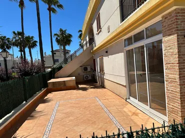 Planta baja en  Avenida Diputación Provincial 1 - Foto 2