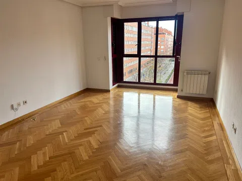 Piso en avenida de la Ciudad de Barcelona, 196