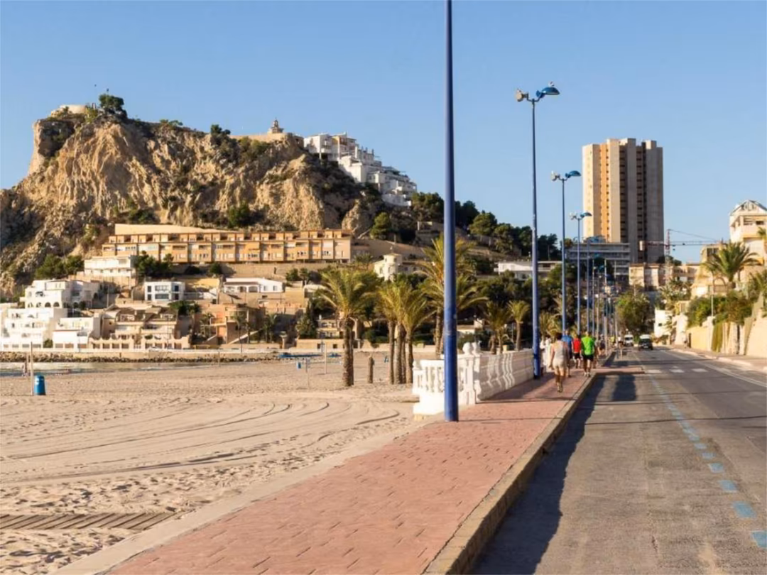 Piso en  Avenida Vicente Llorca Alós 29 - Foto 8