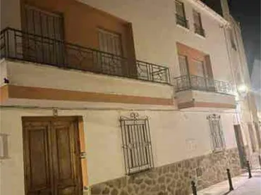 Chalet en Cerca de la plaza del pueblo - Foto 1
