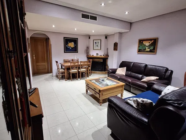 Chalet adosado en calle Cronista Carlos ValCarcel, 1