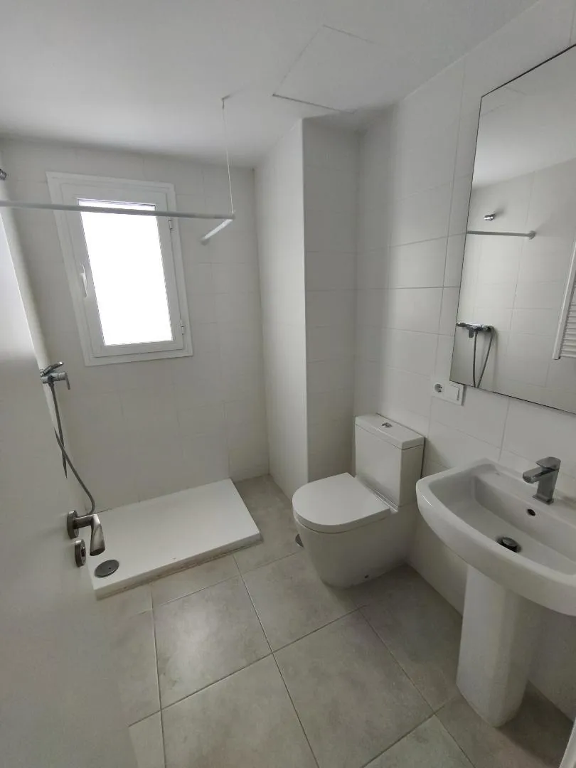 Piso en  Avenida Reina Sofía 40 - Foto 4