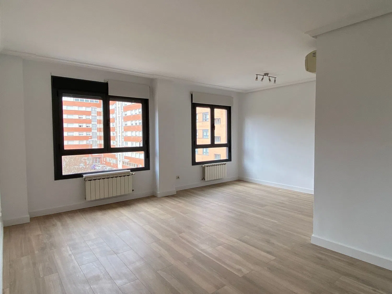 Piso en calle Obanos, 16