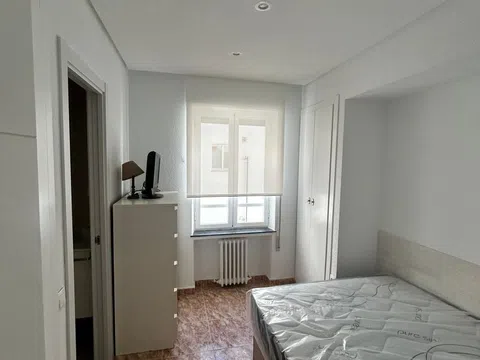 Piso en avenida del General Perón, 14