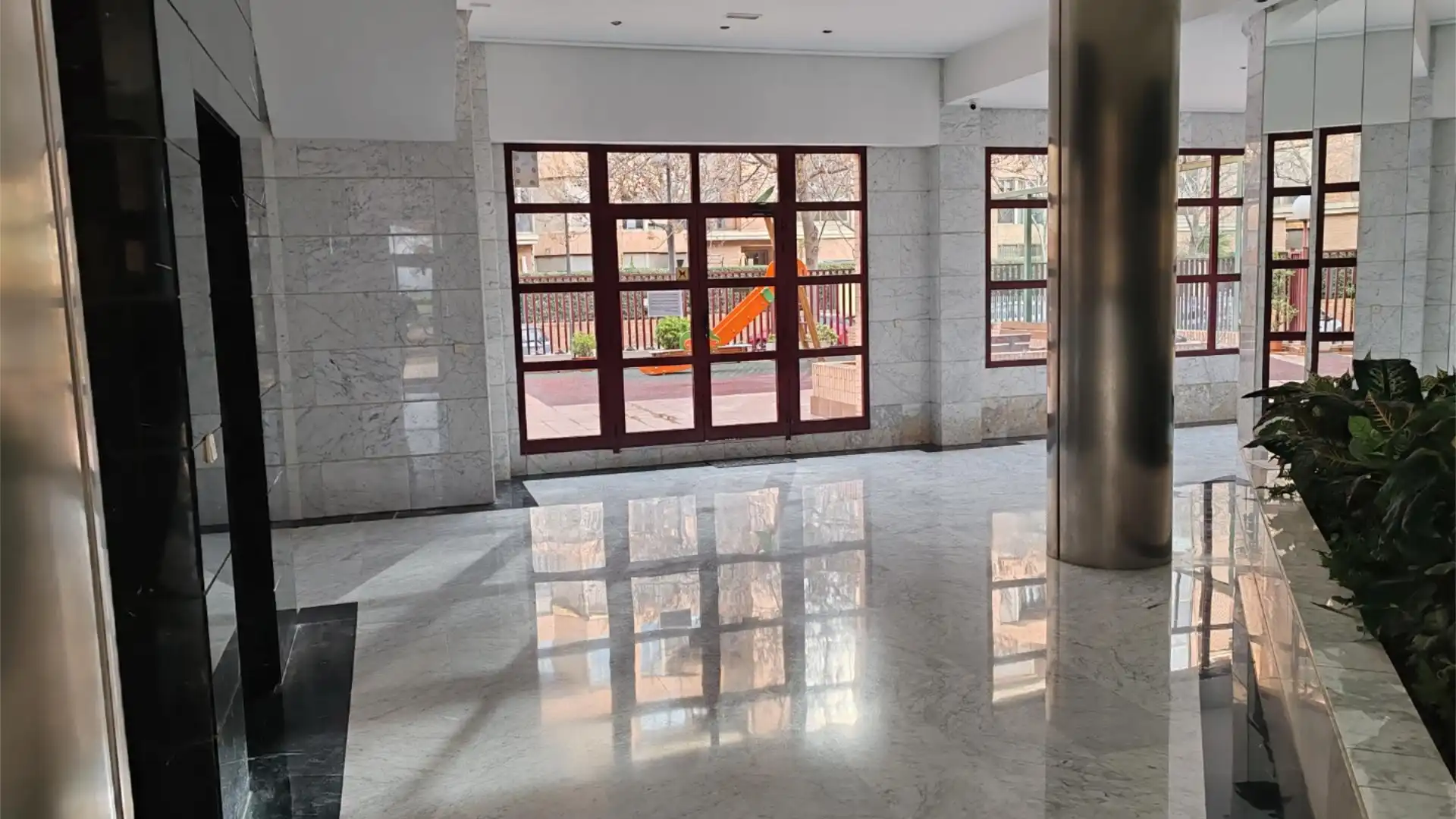 Piso en  Carrer de la Canal de Navarrés 9 - Foto 2