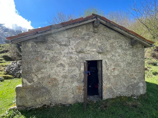 Casa de pueblo en Pandebano s/n - Foto 2