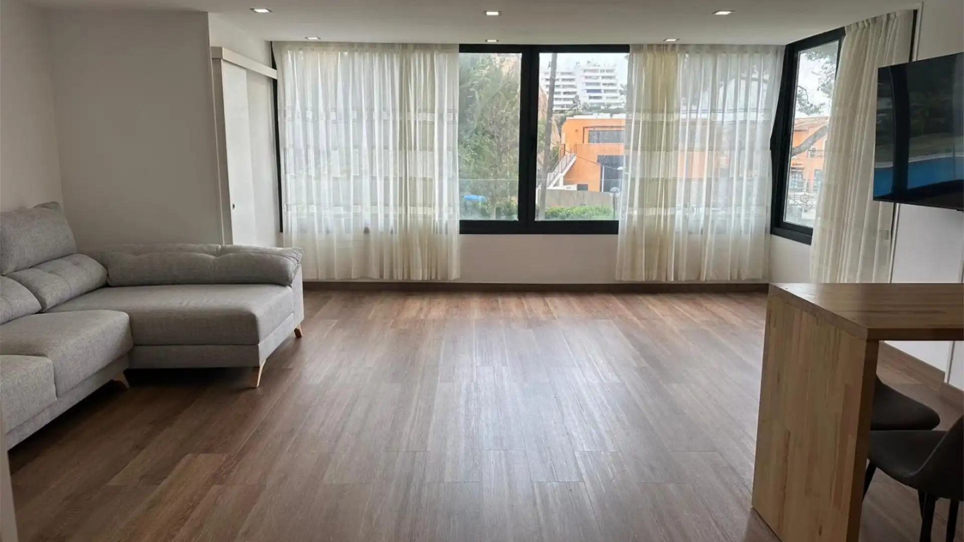 Piso en calle Carrer Benito Jerónimo Feijóo 1 - Foto 1