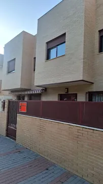 Casa adosada en  Paseo Obispo Javier Azagra 19 - Foto 3