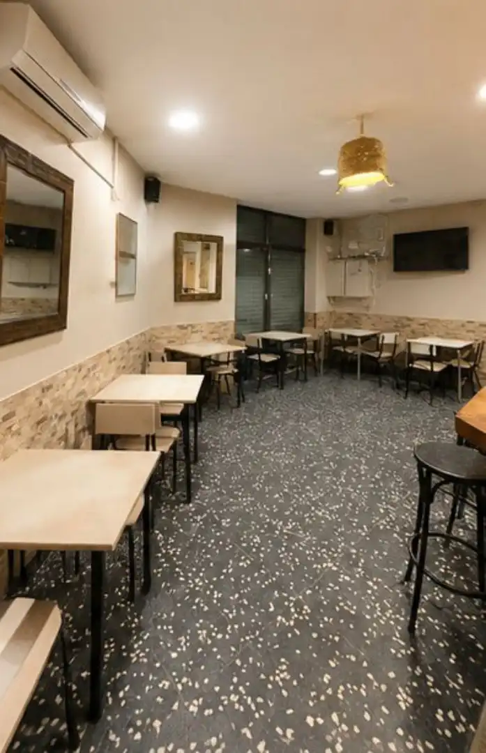 Local comercial en  Carrer de Llevant 20 - Foto 4