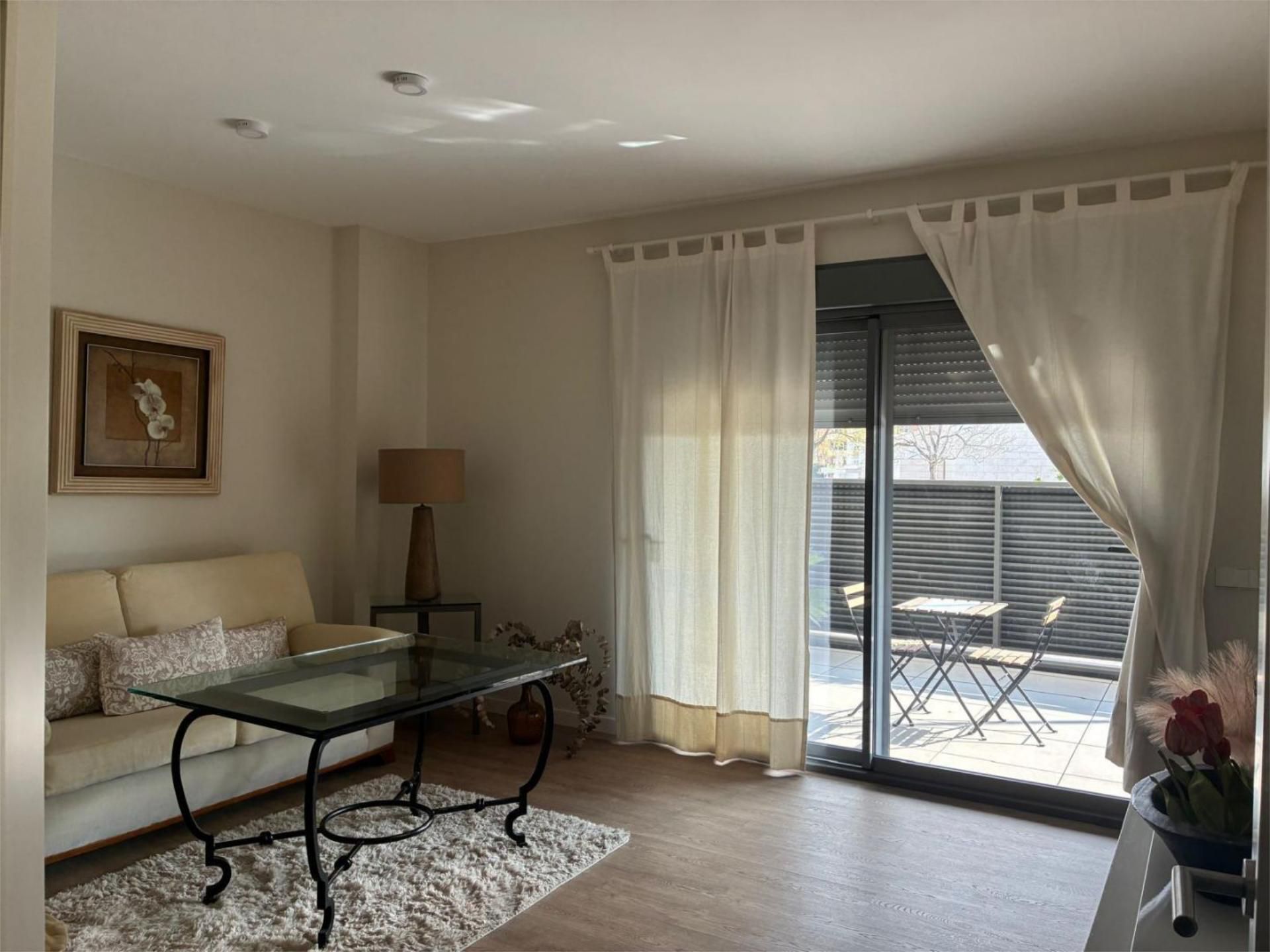 Piso en  Calle Escritora Carmen Laforet 3