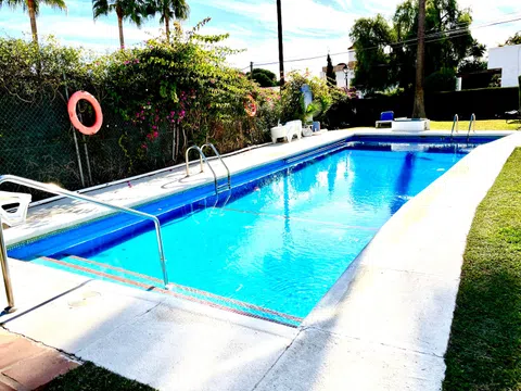 Chalet adosado en calle Zinias, 65