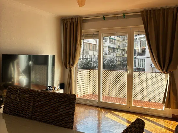 Piso en calle de Cartago, 27