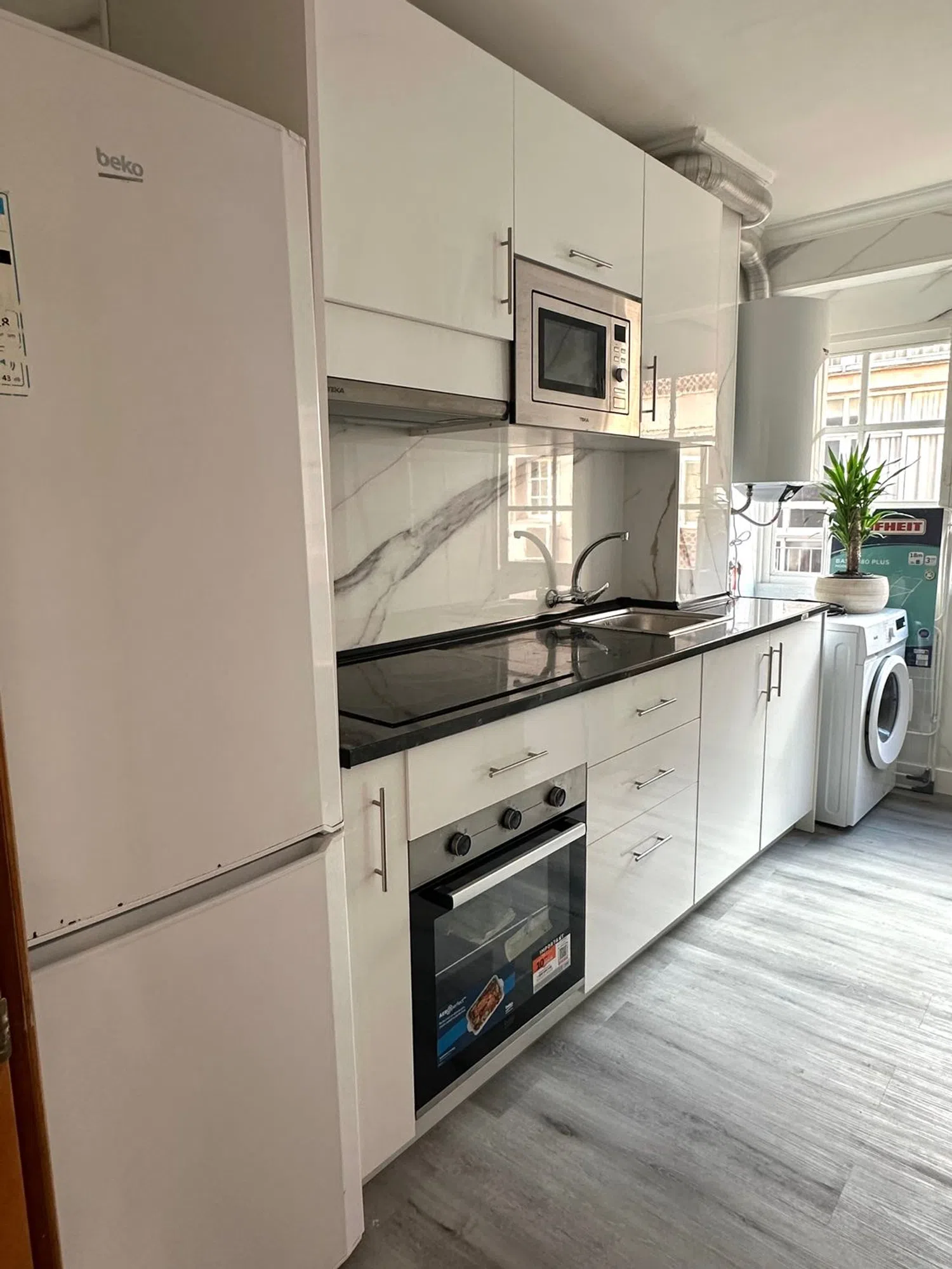 Piso en calle Conde de Cienfuegos, 1 - Foto 1