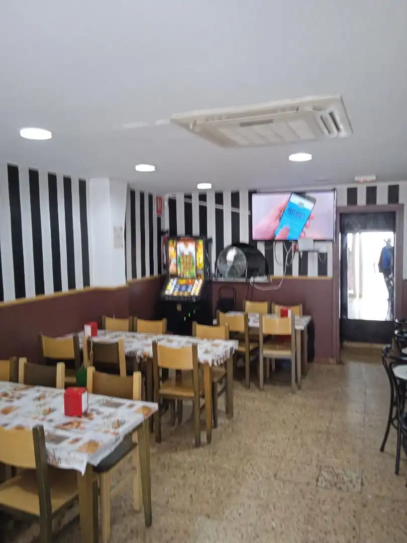 Local comercial en  Carrer los Naranjos 43 - Foto 2