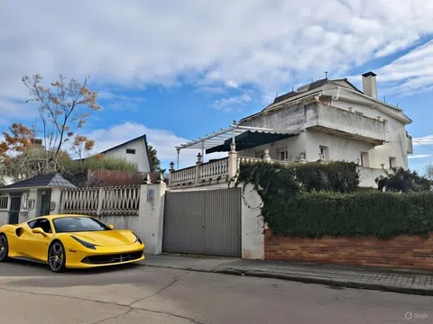 Casa independiente en calle Eugenia del Pozo, 4