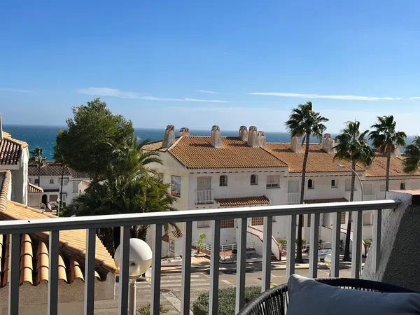 Chalet adosado en Avenida de las Adelfas, 230, Aguamarina - Foto 2