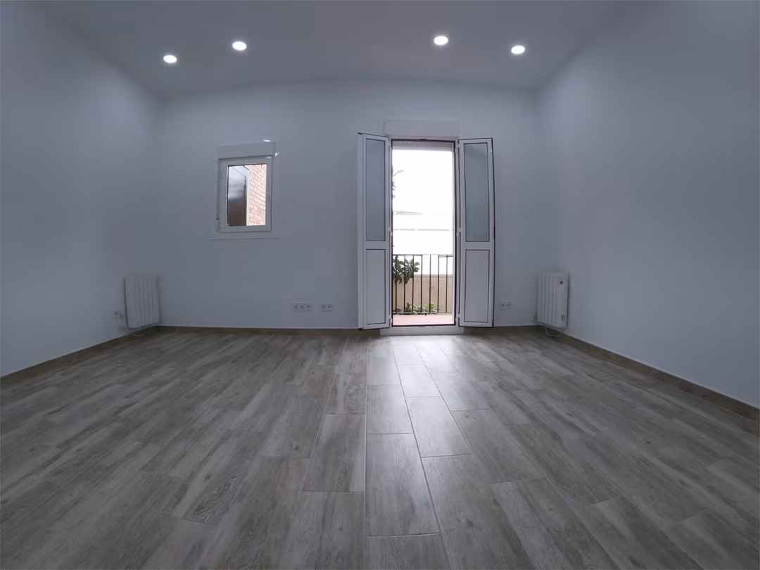 Piso en  Carrer d'Àvila 34 - Foto 3