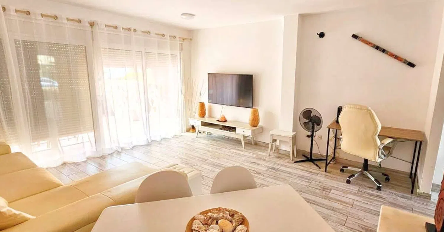 Chalet adosado en Barrio Playa del Duque - Foto 6