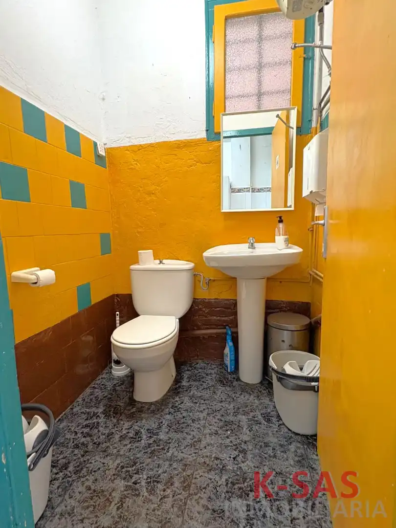 Local comercial en  Carrer de Llevant 82 - Foto 8