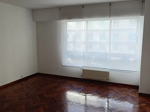 Piso en calle Enrique Mariñas Romero, 3