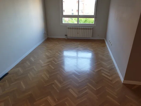 Piso en calle de Rávena, 1