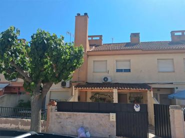 Chalet en  Calle Santiago Apóstol 27 - Foto 1