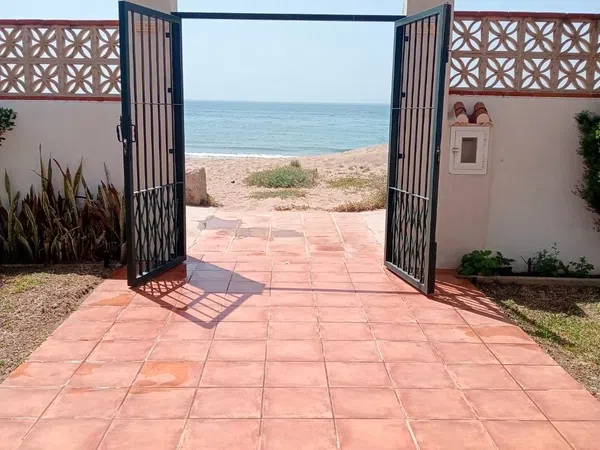 Casa independiente en calle del Mar de la Tranquilidad, 4 - Foto 1