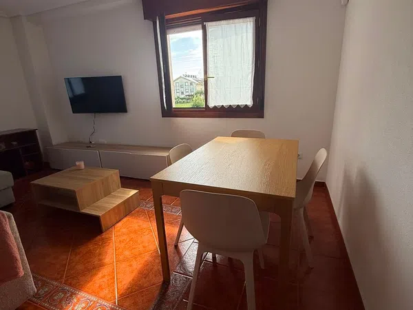 Piso en Avenida de Hermanos Perez Casariego, 3 - Foto 2