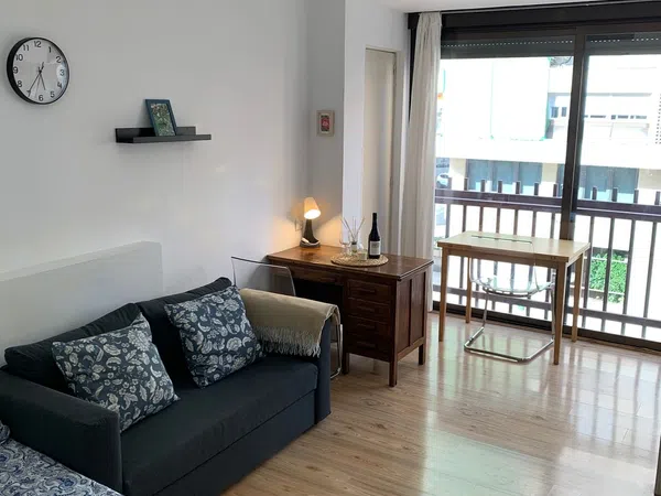 Estudio en calle de la Infanta Mercedes, 92