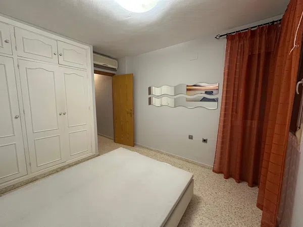 Chalet adosado en avenida de Medina Sidonia, 7