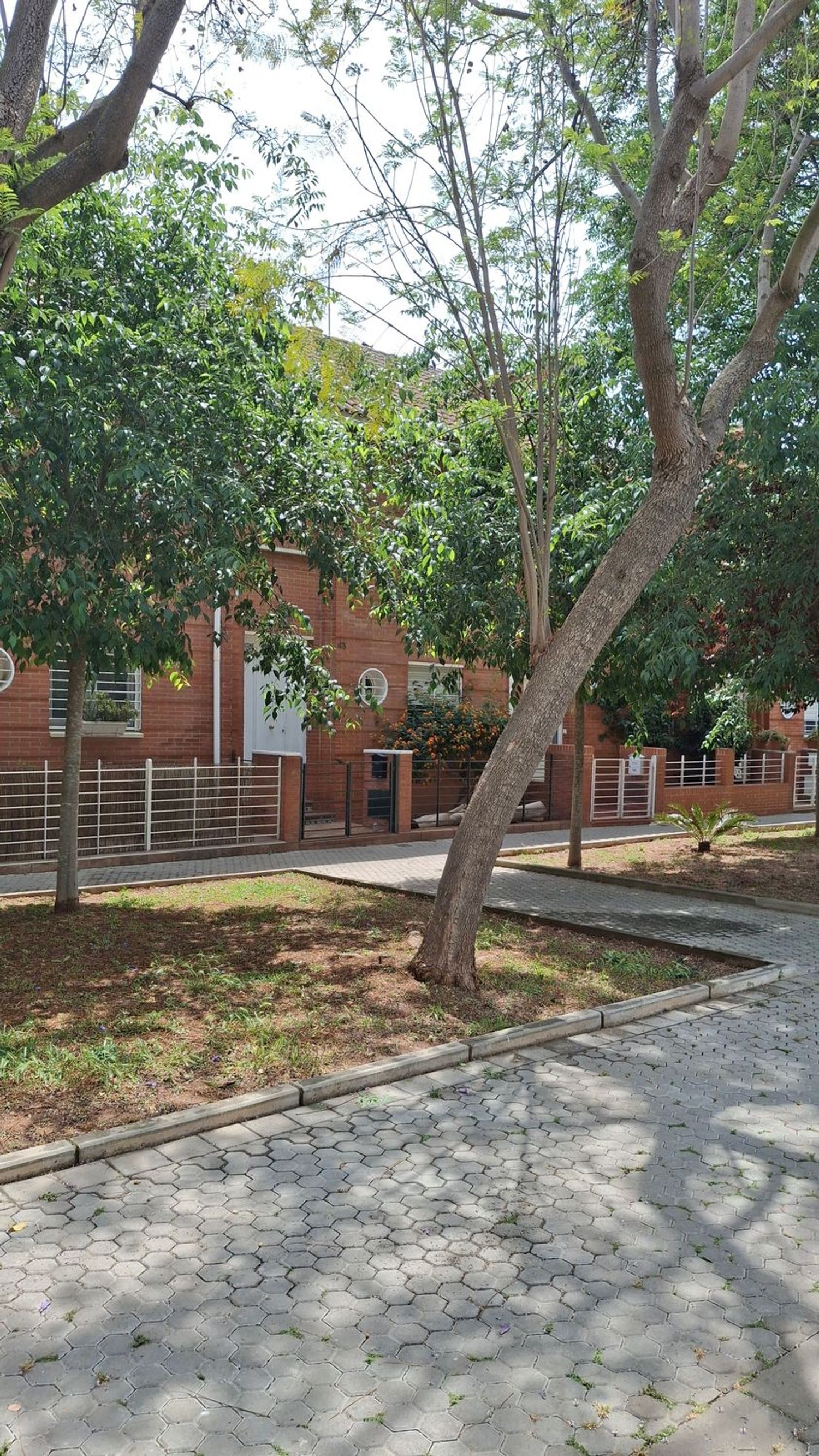 Chalet adosado en Avenida de las Ciencias - Foto 1