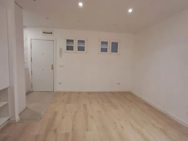 Piso en calle de Eugenio Sellés, 5