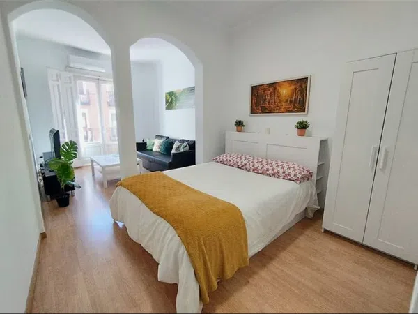 Piso en calle de Leganitos, 5