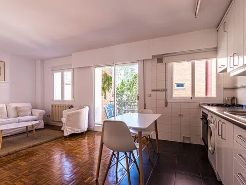 Piso en calle de González Amigo, 33