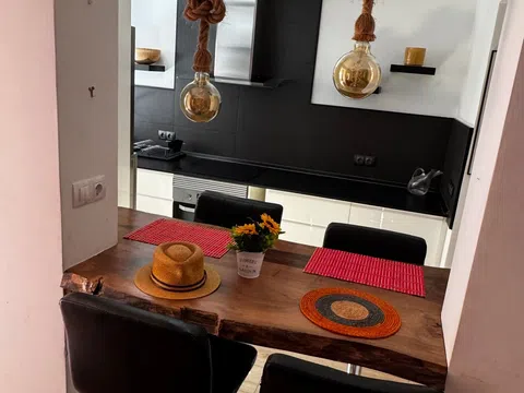 Chalet adosado en calle de Navas del Rey, 29