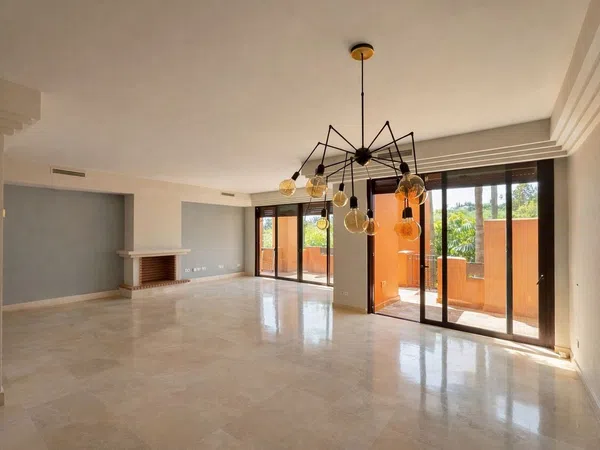 Piso en avenida Príncipe Salman, 1 - Foto 1