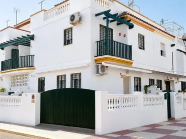 Casa adosada en Puerto Deportivo - Foto 1